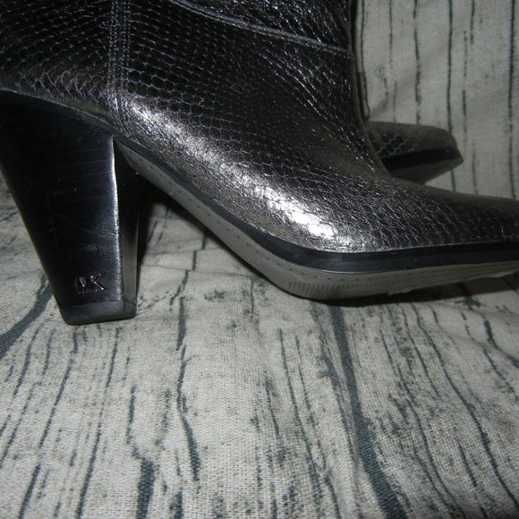 New 6.5 MICHAEL KORS Metallic Silver Booties Divia - Picture 2 of 7